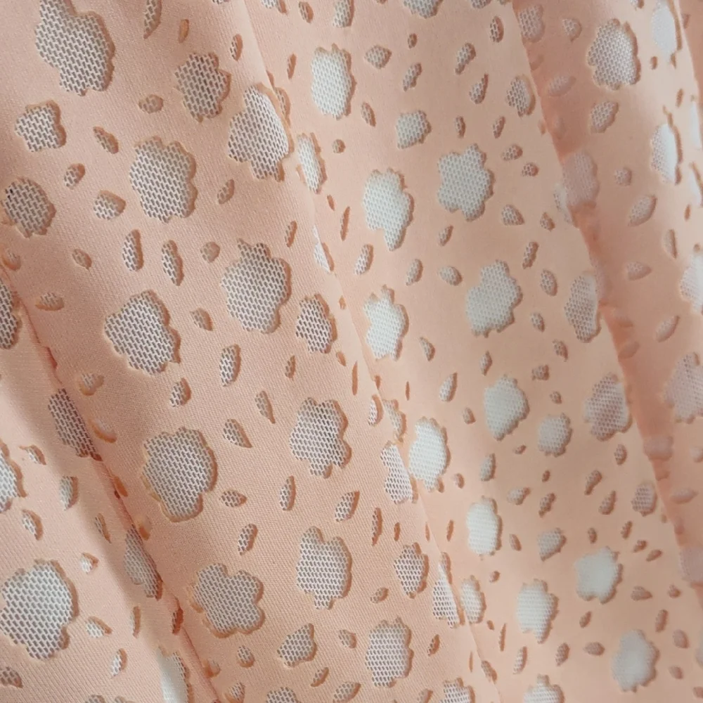 Calvin Klein Elegant Sleeveless Lace Dress in Soft Pink - Picture 16 of 17